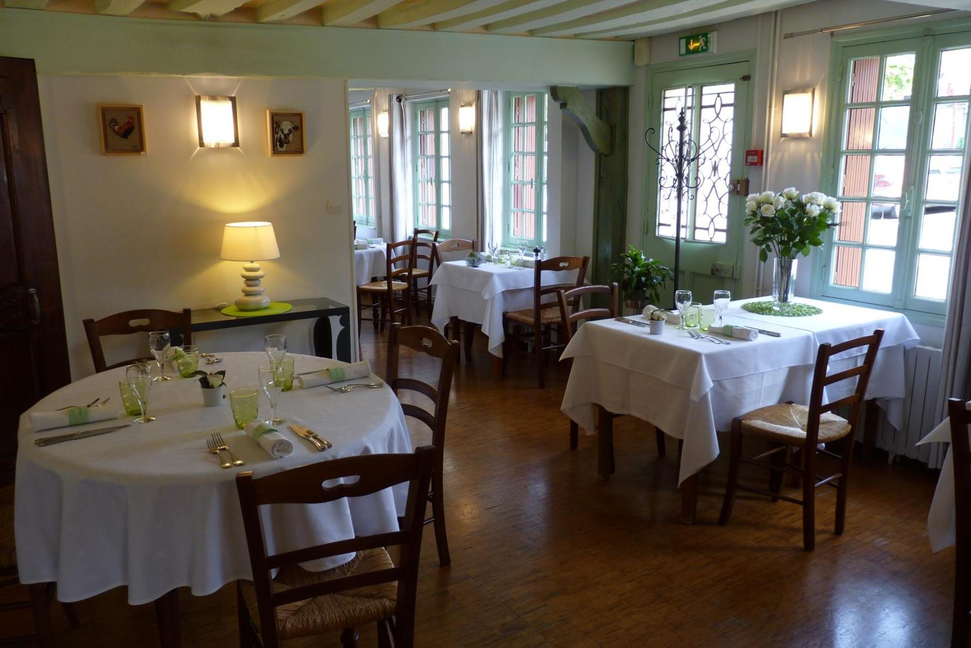 Hotel-Restaurant La P'Tite Auberge Lillebonne Esterno foto