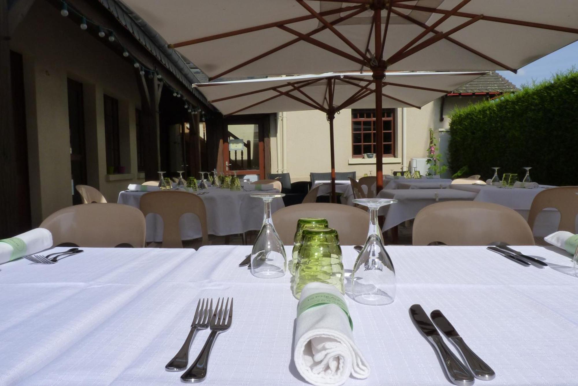 Hotel-Restaurant La P'Tite Auberge Lillebonne Esterno foto