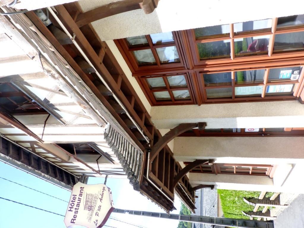 Hotel-Restaurant La P'Tite Auberge Lillebonne Esterno foto